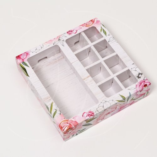 Коробка на 8 конфет и плитку шоколада с окном "Цветы" 17,7х17,8х3,8 см 7730331